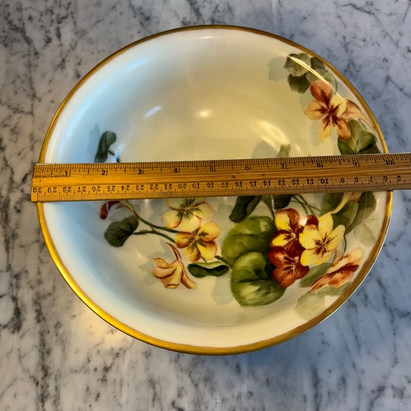 T&V Limoges France large footed fruit bowl. Hand painted with English nasturtium - Picture 7 of 8